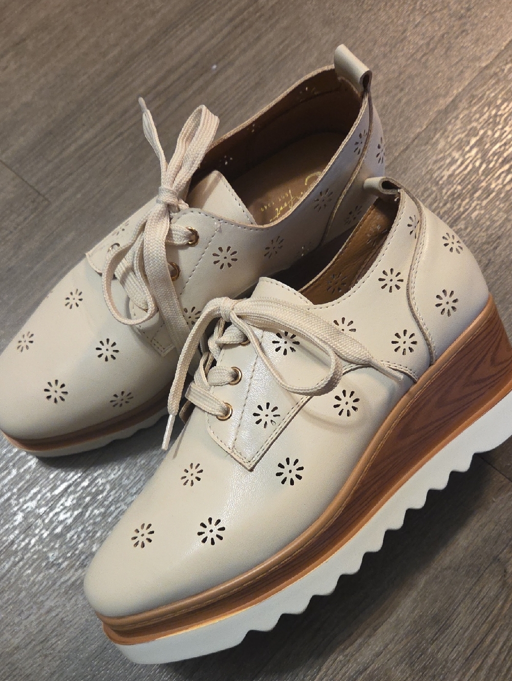 Light Cream Women's Lace-Up Platform Oxfords - Picture 9 of 14